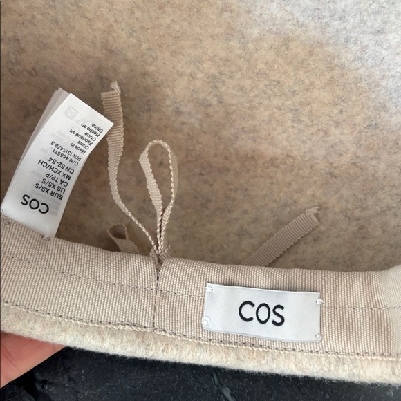 Chic wool hat from COS - Picture 3 of 5